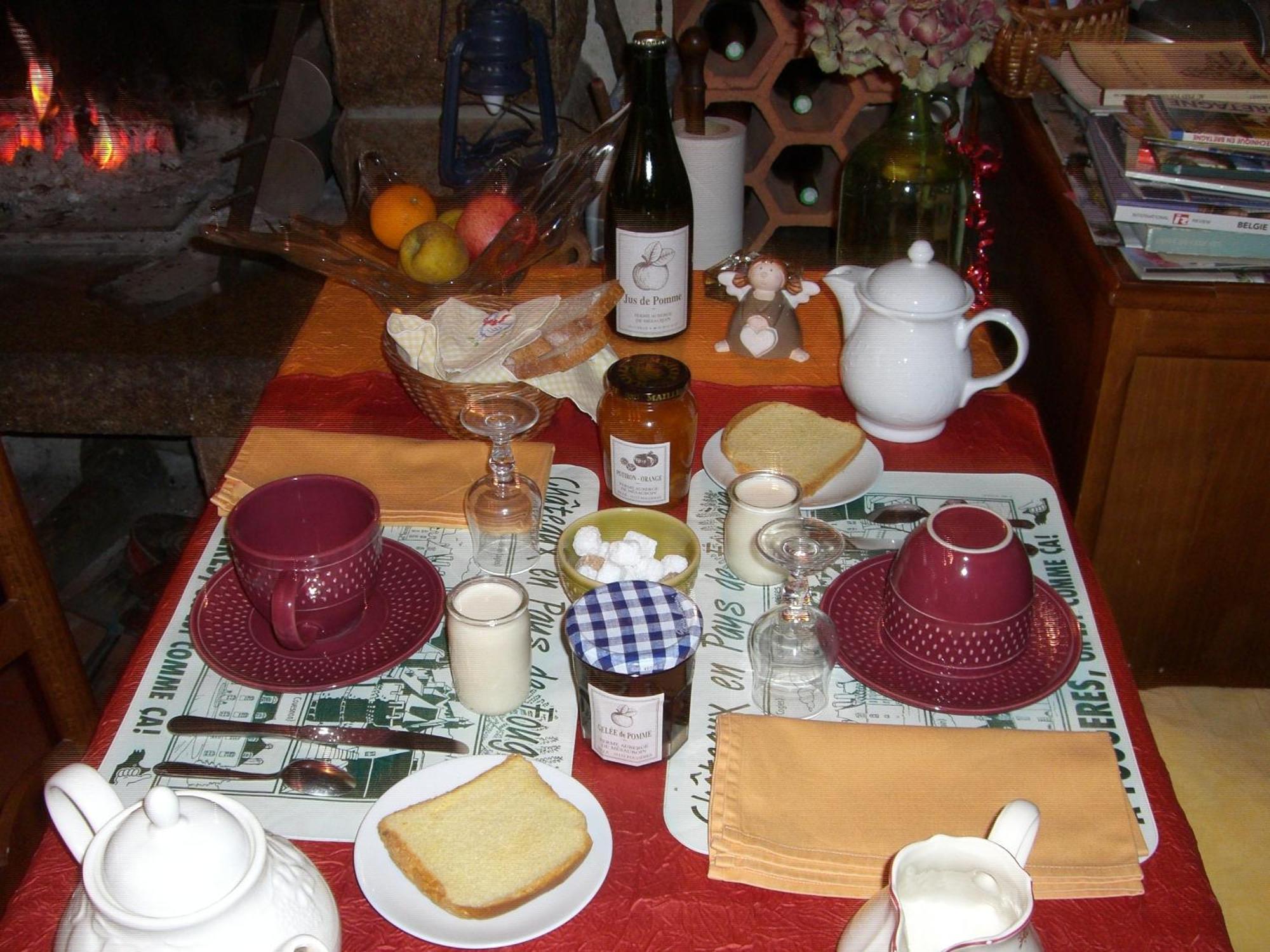 Chambres d'Hôtes de la Ferme Auberge de Mésauboin Billé Esterno foto
